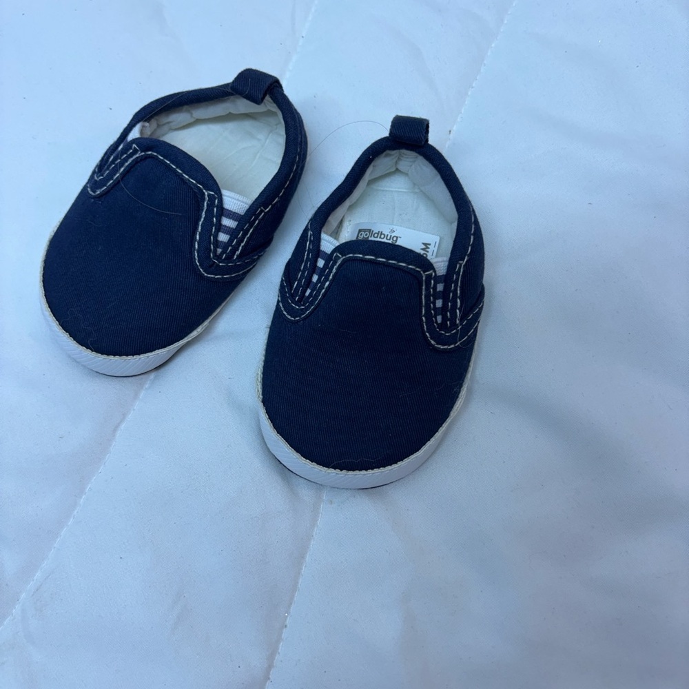 NWOT. Classic Navy Baby Slip-On Shoes 3-6 months- bottoms say Hello World